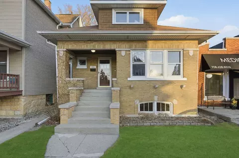 330 Circle Ave, Forest Park, IL 60130
