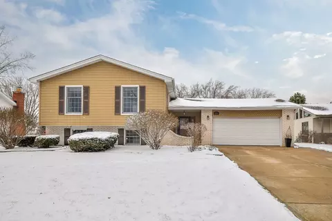 1926 Cheshire Ln, Wheaton, IL 60189