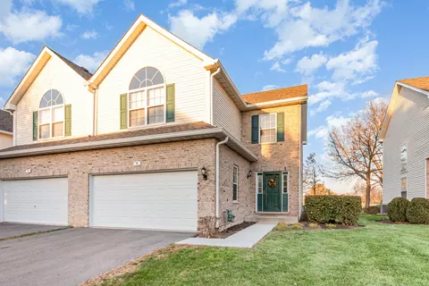 8 Lily Ct, Bolingbrook, IL 60440