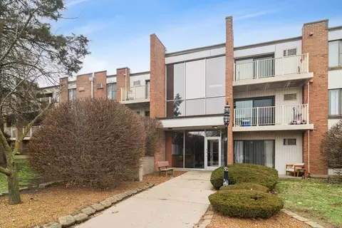300 W Fullerton Ave #320, Addison, IL 60101