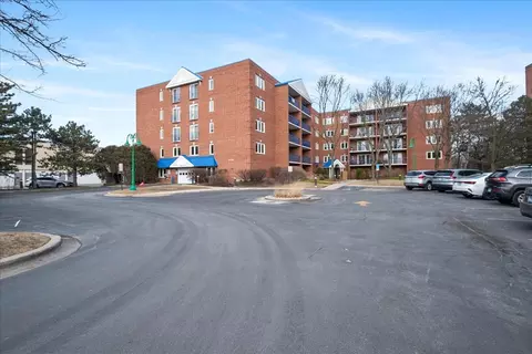 6755 N Milwaukee Ave #404, Niles, IL 60714
