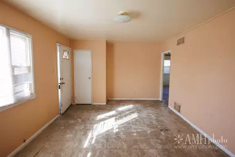 Living - 762 N Webster Cir, Kankakee, IL 60901 photo 4 of 4