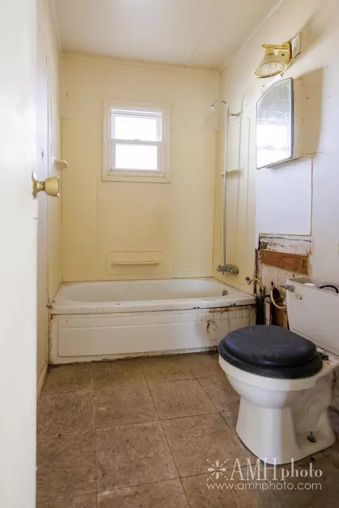 Bath - 762 N Webster Cir, Kankakee, IL 60901 photo 1 of 3