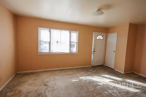 Living - 762 N Webster Cir, Kankakee, IL 60901 photo 3 of 4