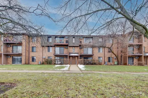 724 N Briar Hill Ln #3, Addison, IL 60101