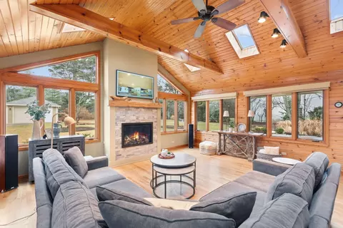 Living - Undisclosed, Wheaton, IL 60189 photo 2 of 3