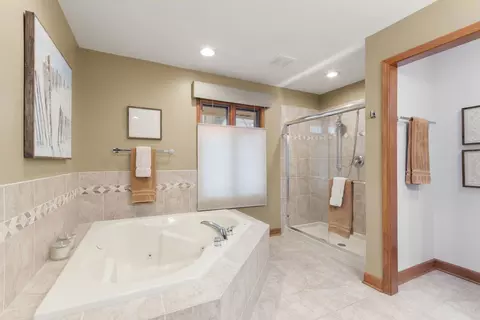 Bath - Undisclosed, Wheaton, IL 60189 photo 1 of 6