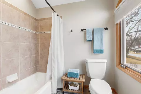 Bath - Undisclosed, Wheaton, IL 60189 photo 5 of 6