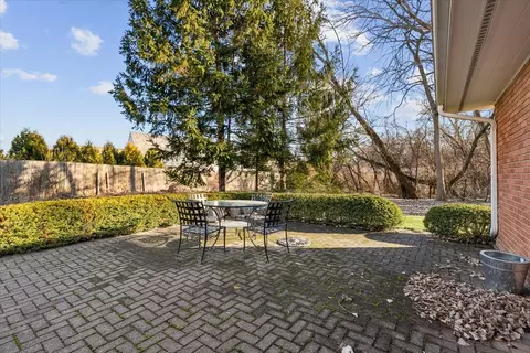 Exterior - 58 E Laurel Ave, Lake Forest, IL 60045 photo 2 of 6