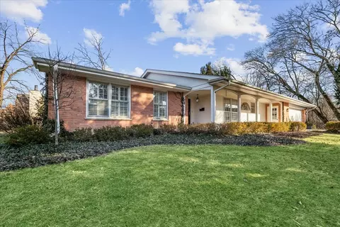 Exterior - 58 E Laurel Ave, Lake Forest, IL 60045 photo 5 of 6
