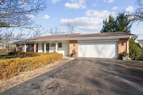 58 E Laurel Ave, Lake Forest, IL 60045