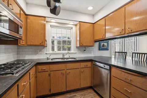 Kitchen - 58 E Laurel Ave, Lake Forest, IL 60045 photo 2 of 5