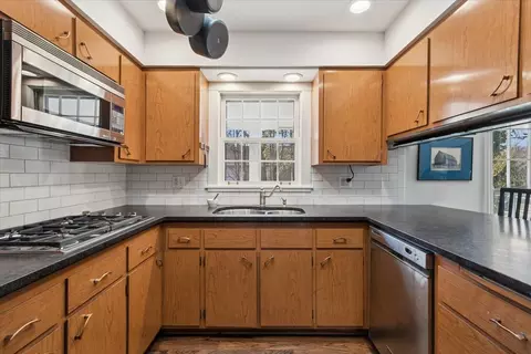 Kitchen - 58 E Laurel Ave, Lake Forest, IL 60045 photo 3 of 5