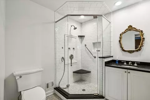 Bath - 58 E Laurel Ave, Lake Forest, IL 60045 photo 2 of 2