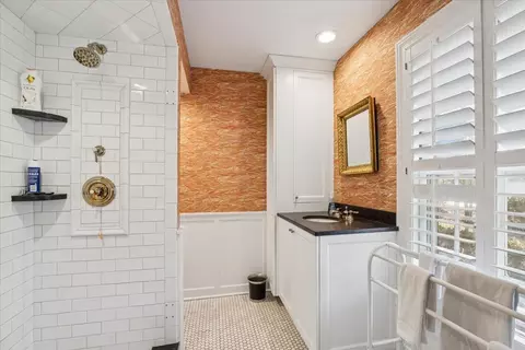 Bath - 58 E Laurel Ave, Lake Forest, IL 60045 photo 1 of 2