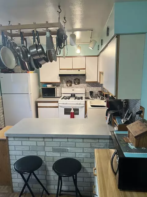Kitchen - 1792 Williamsburg Dr, Hoffman Estates, IL 60169 photo 1 of 2