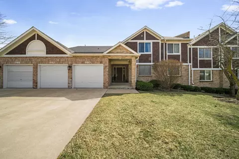 910 Thornwood Dr #910, Saint Charles, IL 60174