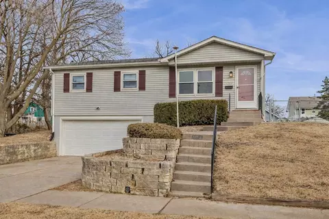 1703 24th St, Rock Island, IL 61201