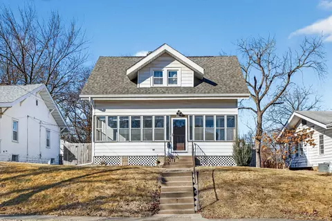 2418 Western Ave, Davenport, IA 52803