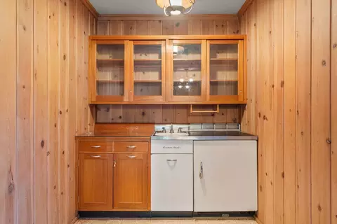 Kitchen - 3108 26th St, Moline, IL 61265 photo 4 of 4