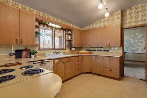 Kitchen - 3108 26th St, Moline, IL 61265 photo 3 of 4