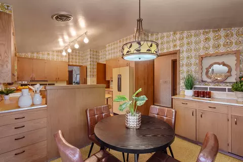 Dining - 3108 26th St, Moline, IL 61265 photo 4 of 4