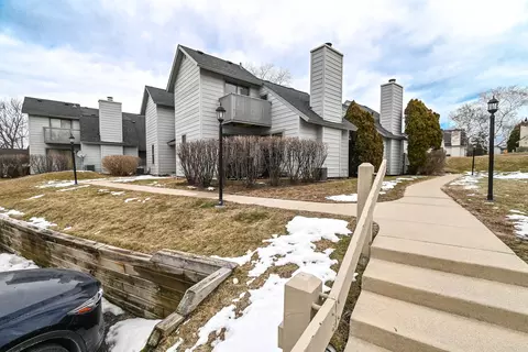 598 Dunham Rd, Gurnee, IL 60031