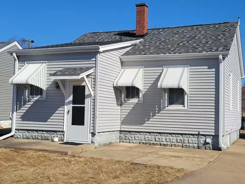 Exterior - 3607 26th St, Moline, IL 61265 photo 2 of 3