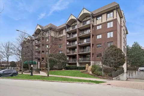 10 S Wille St #201, Mount Prospect, IL 60056
