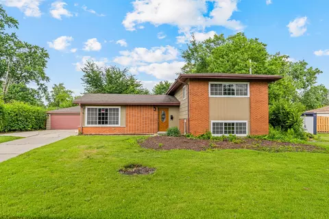 303 Springfield St, Park Forest, IL 60466