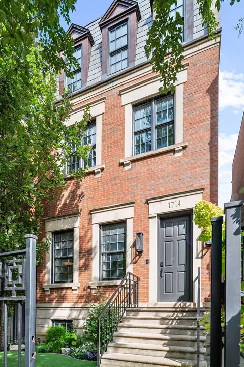1714 W Wolfram St, Chicago, IL 60657