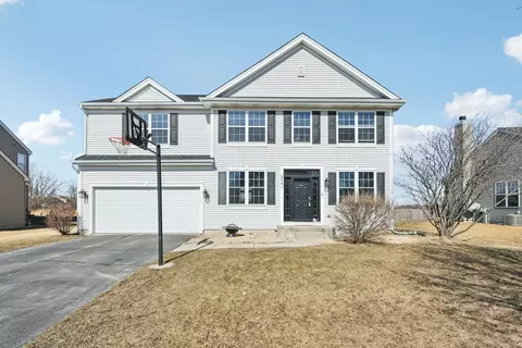 2741 Haydn St, Woodstock, IL 60098