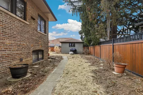 Exterior - 9031 Fairview Ave, Brookfield, IL 60513 photo 4 of 10