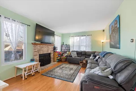 Living - 821 Red Barn Ln, Elgin, IL 60124 photo 3 of 4
