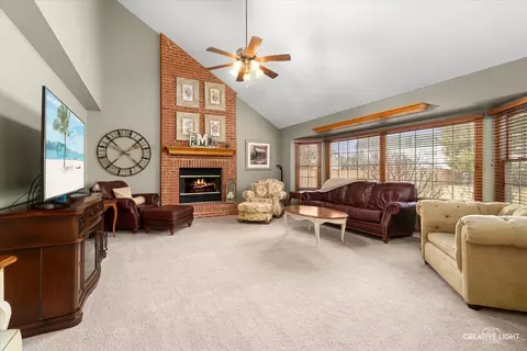 Living - 2019 Gleneagle Dr, Plainfield, IL 60586 photo 3 of 4