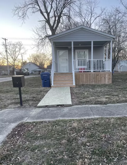 205 207 5th St, Carmi, IL 62821