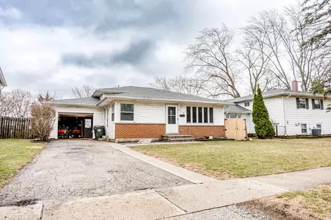 213 N Idlewild Ave, Mundelein, IL 60060