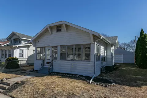 1217 35th St, Rock Island, IL 61201