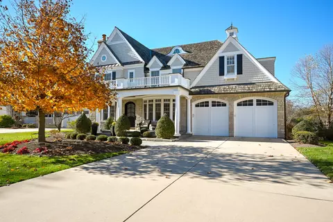 216 Regent St, Glen Ellyn, IL 60137