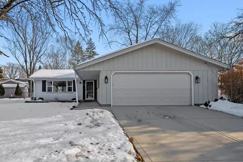 511 S Walnut Ln, Schaumburg, IL 60193