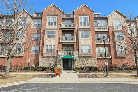 1914 Farnsworth Ln #303, Northbrook, IL 60062