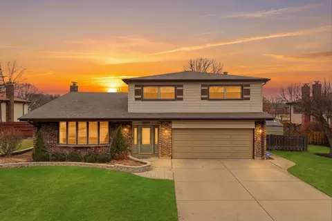 2126 E Waverly Ln, Arlington Heights, IL 60004