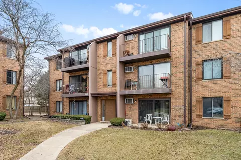 730 N Briar Hill Ln #1, Addison, IL 60101