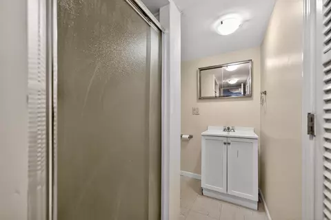 Bath - 720 E Harrison Ave, Wheaton, IL 60187 photo 3 of 3
