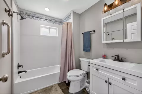 Bath - 720 E Harrison Ave, Wheaton, IL 60187 photo 1 of 3