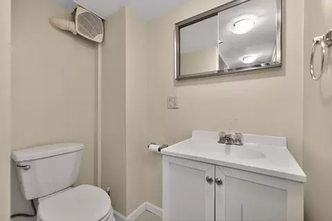 Bath - 720 E Harrison Ave, Wheaton, IL 60187 photo 2 of 3