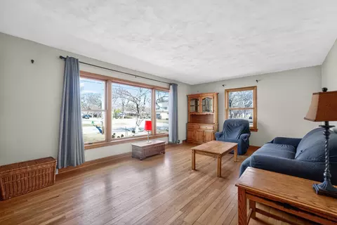 Living - 720 E Harrison Ave, Wheaton, IL 60187 photo 2 of 3