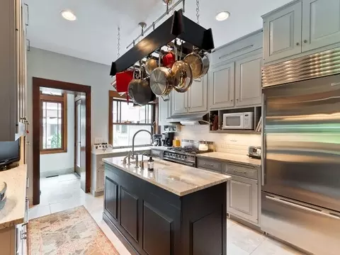 Kitchen - 1201 E 56th St, Chicago, IL 60637 photo 2 of 3