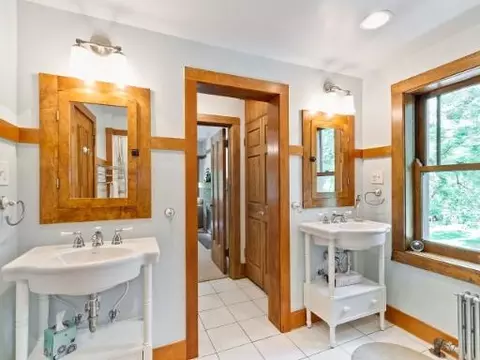 Bath - 1201 E 56th St, Chicago, IL 60637 photo 1 of 4