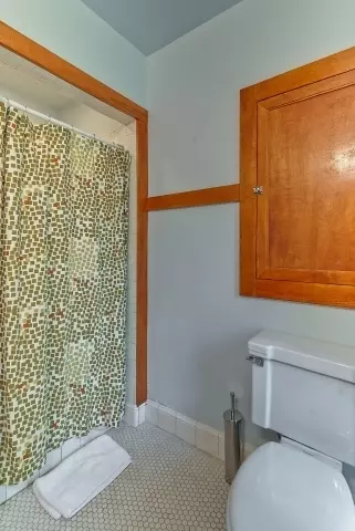 Bath - 1201 E 56th St, Chicago, IL 60637 photo 4 of 4